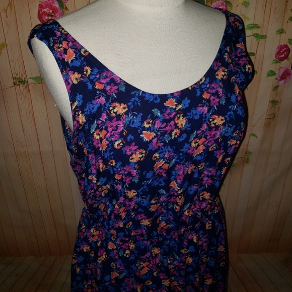 Forever 21 foral dress - Picture 5 of 5